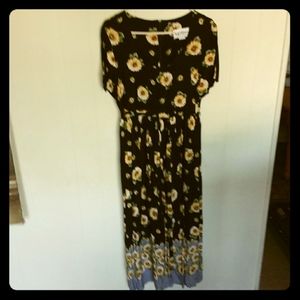 USA-MADE Adorable floral dress self fabric belt